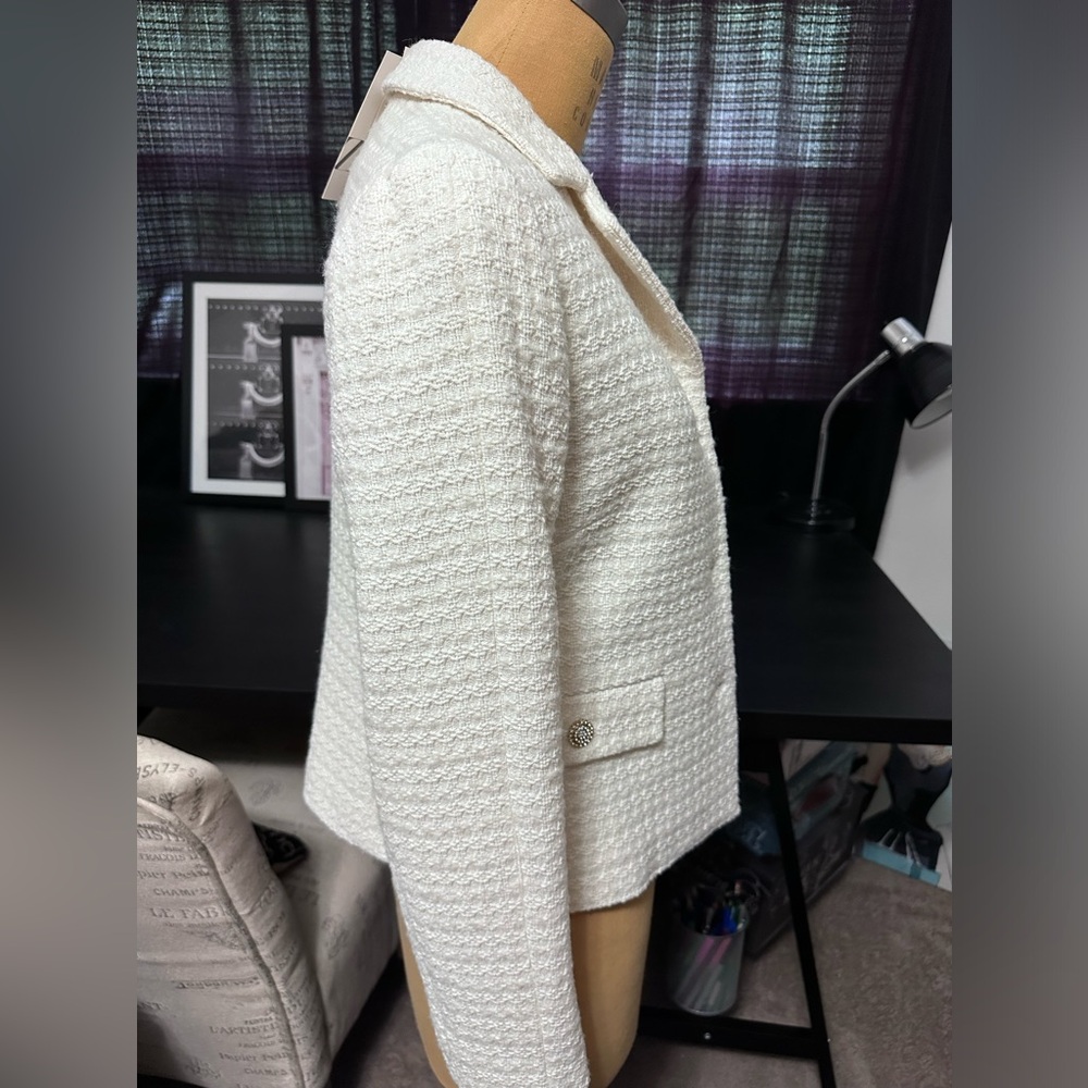 Blazer - Picture 3 of 7